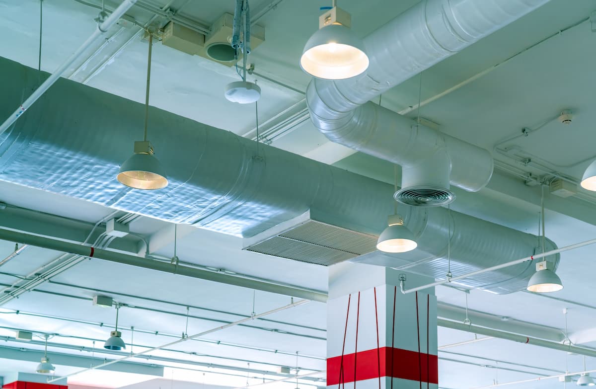 Les différences entre le nettoyage de conduits de ventilation résidentiel et commercial